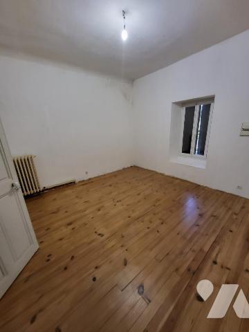 Ferme entourée de plus de 10 hectares de vignes 