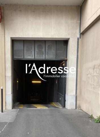 Grande place de parking - Rue de Lagny // 75020 - 17m²
