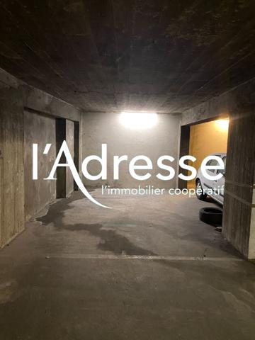 Grande place de parking - Rue de Lagny // 75020 - 17m²