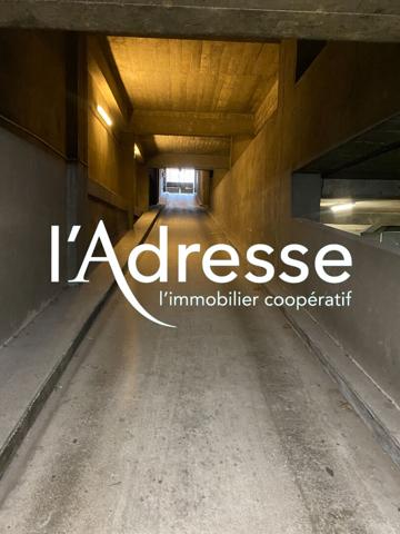 Grande place de parking - Rue de Lagny // 75020 - 17m²