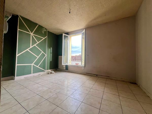 Studio à refaire au marché Dauphine