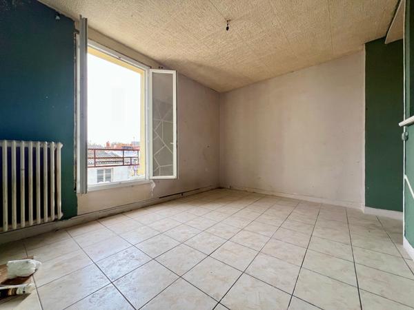 Studio à refaire au marché Dauphine