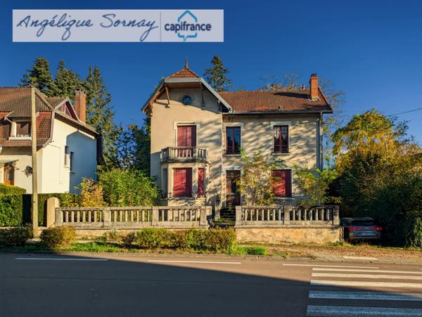 EN EXCLUSIVITE LONS LE SAUNIER (39) MAISON DE VILLE 5 min du centre-ville – Jardin