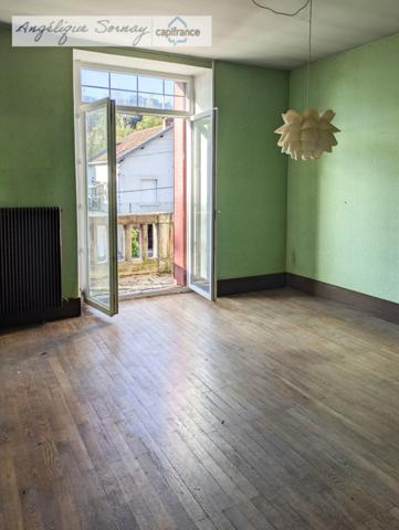 EN EXCLUSIVITE LONS LE SAUNIER (39) MAISON DE VILLE 5 min du centre-ville – Jardin