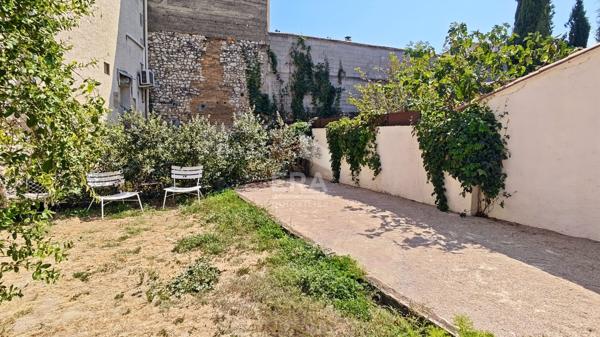 CHATEAURENARD - Maison de ville en pierres avec piscine