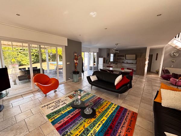 Maison d'Architecte d'Exception à - 5 MIN de St Quentin- Grand Standing avec Piscine et Jardin Spacieux