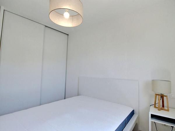 Appartement meublé 3 pièces à louer à Avignon, proche hôpital, 62.45 m², dernier étage