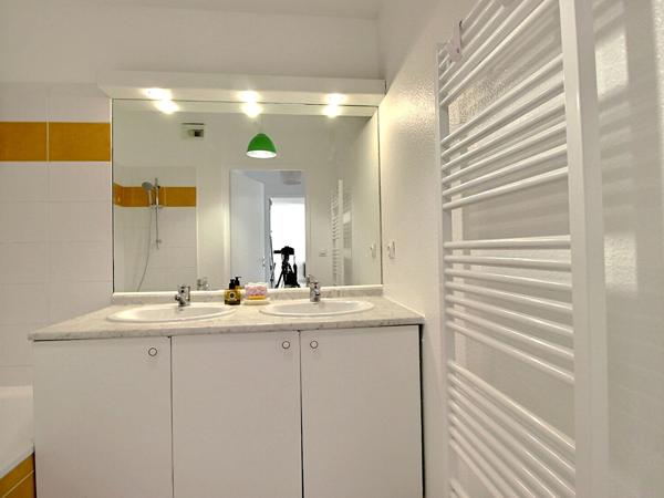 Appartement meublé 3 pièces à louer à Avignon, proche hôpital, 62.45 m², dernier étage