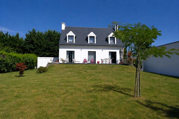 FOUESNANT : Maison familiale d'environ 130 m² avec jardin, proche centre et plages