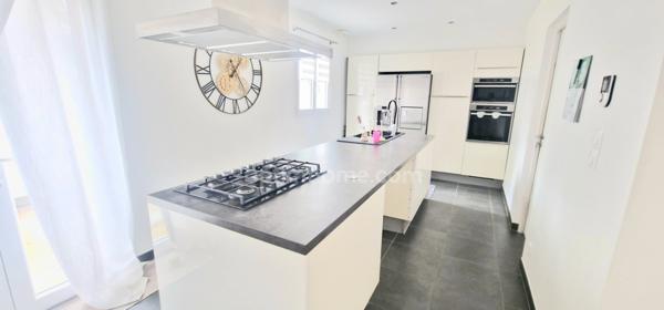 VILLA TYPE BASTIDE AVEC PISCINE & GARAGE!