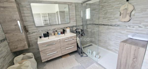VILLA TYPE BASTIDE AVEC PISCINE & GARAGE!