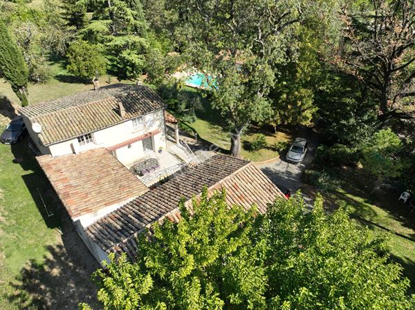 Ardèche : Propriété avec parc arboré de 4 500 m², piscine et logement indépendant