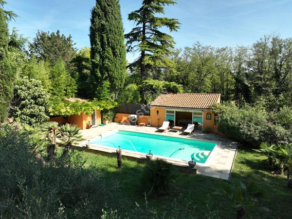 Ardèche : Propriété avec parc arboré de 4 500 m², piscine et logement indépendant