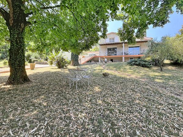 Ardèche : Propriété avec parc arboré de 4 500 m², piscine et logement indépendant