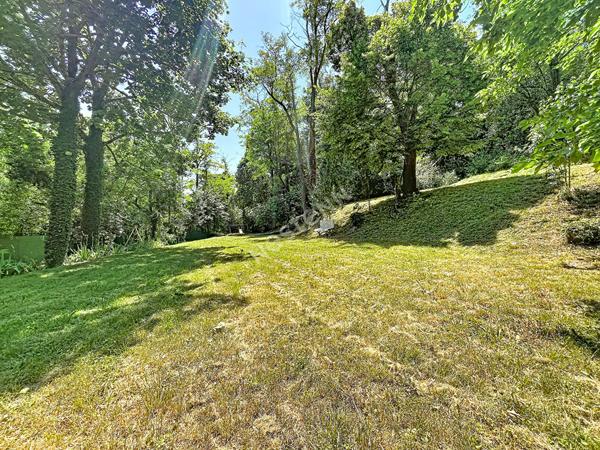 Ardèche : Propriété avec parc arboré de 4 500 m², piscine et logement indépendant