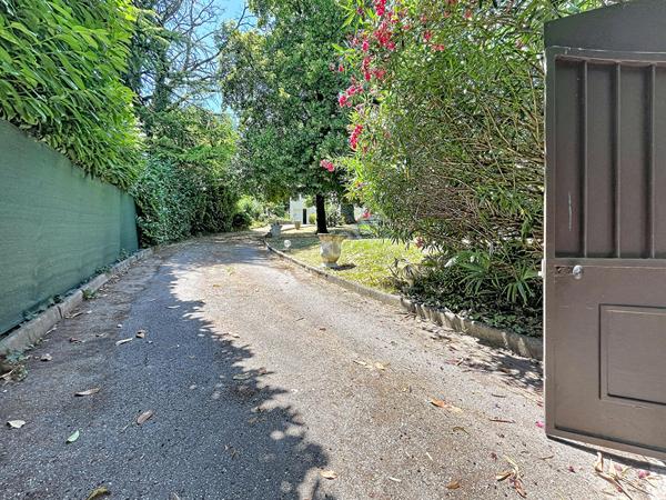 Ardèche : Propriété avec parc arboré de 4 500 m², piscine et logement indépendant