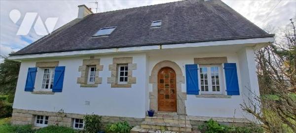 Belle Néo-Bretonne, à proximité des commodités, composée comme suit:Rez-de-chaussée: Entrée, cu...