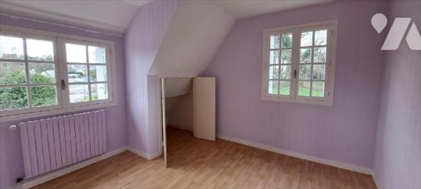 Belle Néo-Bretonne, à proximité des commodités, composée comme suit:Rez-de-chaussée: Entrée, cu...