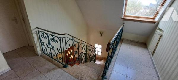 Belle Néo-Bretonne, à proximité des commodités, composée comme suit:Rez-de-chaussée: Entrée, cu...