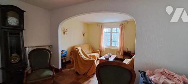 Belle Néo-Bretonne, à proximité des commodités, composée comme suit:Rez-de-chaussée: Entrée, cu...