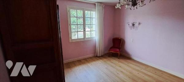 Belle Néo-Bretonne, à proximité des commodités, composée comme suit:Rez-de-chaussée: Entrée, cu...