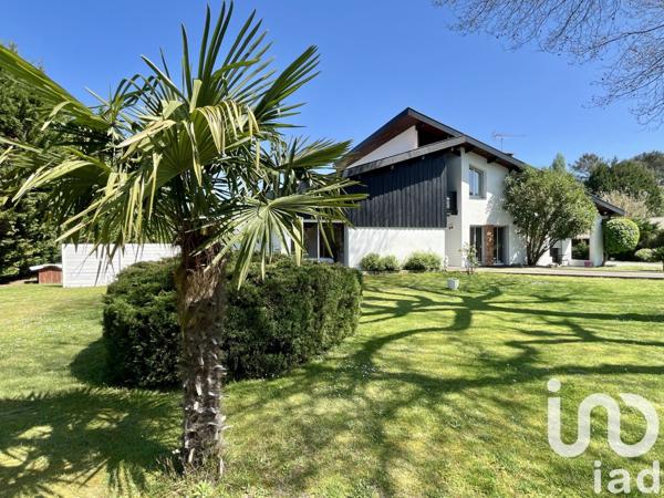 Maison 7 pièces de 177 m² à Saint-Vincent-de-Paul (40990)