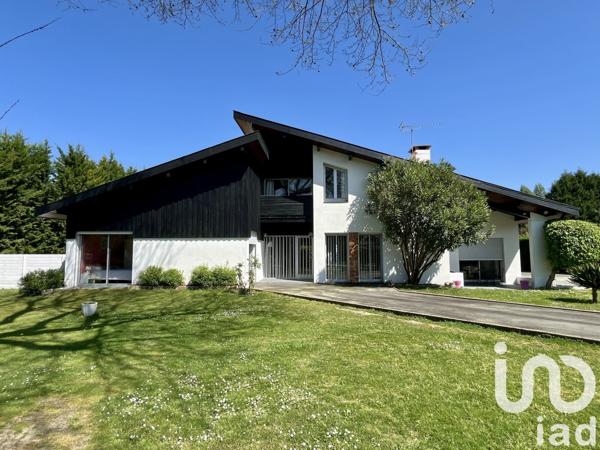 Maison 7 pièces de 177 m² à Saint-Vincent-de-Paul (40990)