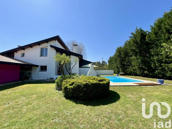 Maison 7 pièces de 177 m² à Saint-Vincent-de-Paul (40990)