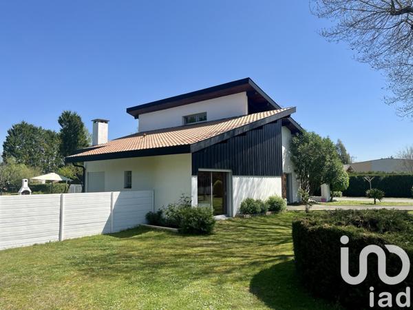 Maison 7 pièces de 177 m² à Saint-Vincent-de-Paul (40990)