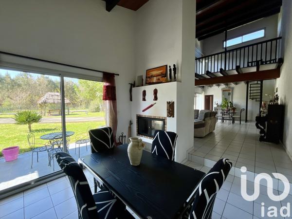 Maison 7 pièces de 177 m² à Saint-Vincent-de-Paul (40990)