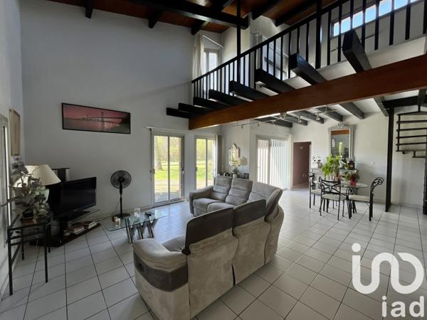 Maison 7 pièces de 177 m² à Saint-Vincent-de-Paul (40990)