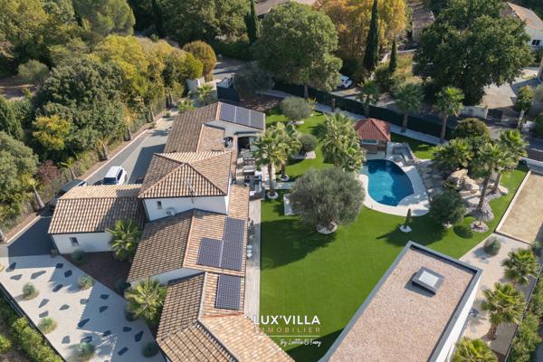 Belle Villa contemporaine avec dépendance