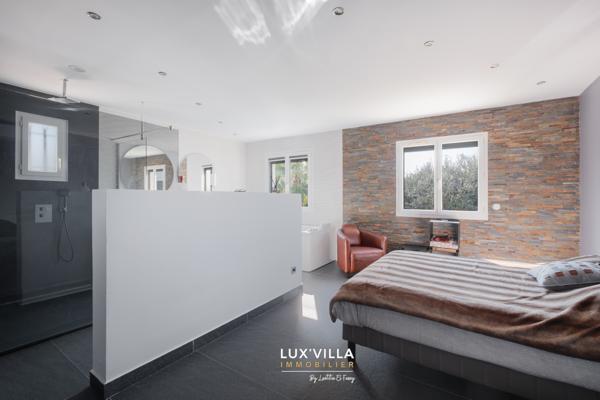 Belle Villa contemporaine avec dépendance