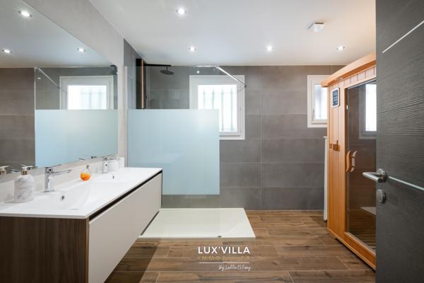 Belle Villa contemporaine avec dépendance