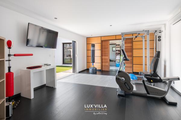 Belle Villa contemporaine avec dépendance