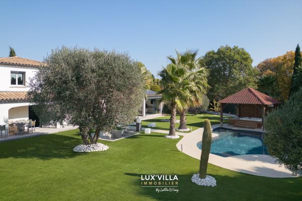 Belle Villa contemporaine avec dépendance