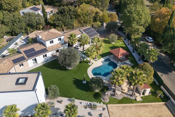 Belle Villa contemporaine avec dépendance