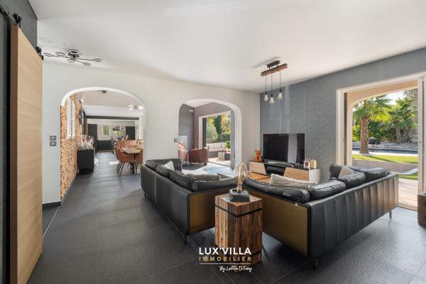 Belle Villa contemporaine avec dépendance