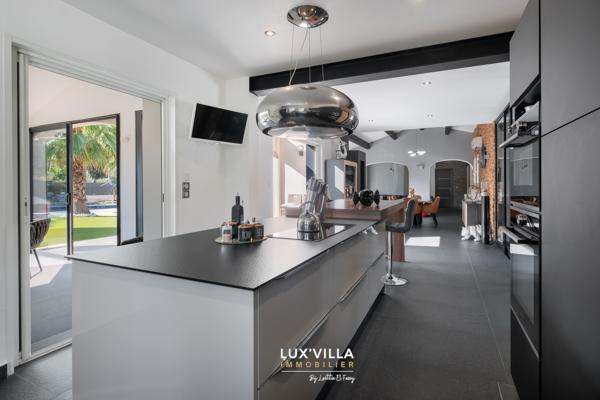Belle Villa contemporaine avec dépendance
