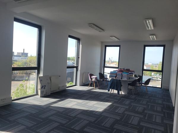 A LOUER - 134,19 m2 Bureaux Saint Sébastien Sur Loire