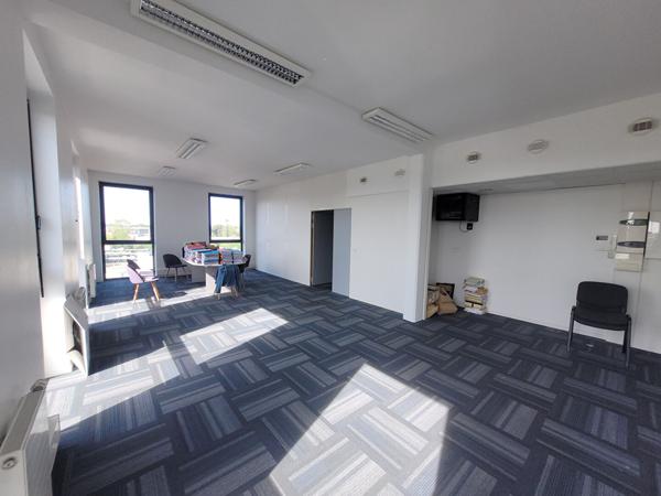A LOUER - 134,19 m2 Bureaux Saint Sébastien Sur Loire
