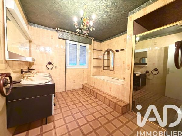 Maison à vendre 7 pièces 222 m² Saint-Ouen-du-Tilleul