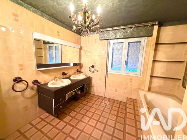 Maison à vendre 7 pièces 222 m² Saint-Ouen-du-Tilleul