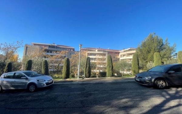 Appartement à vendre    4 pièces • 76 m2 Marseille 13