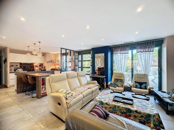 Superbe appartement de 175 m2 avec terrasse , jardin , garage de 80 m2  en centre ville de Cahors