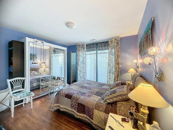 Superbe appartement de 175 m2 avec terrasse , jardin , garage de 80 m2  en centre ville de Cahors