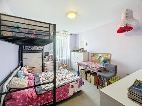 Superbe appartement de 175 m2 avec terrasse , jardin , garage de 80 m2  en centre ville de Cahors