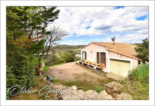 Villa de plain-pied au cœur de la nature préservée et vue imprenable