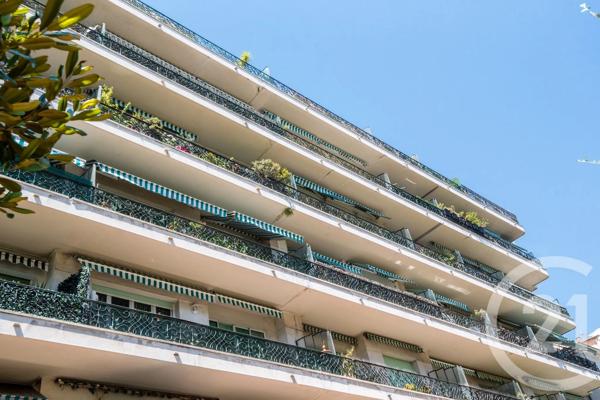 Appartement F3 à vendre  3 pièces - 68,01 m 2   NICE  - 06