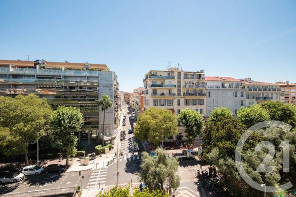 Appartement F3 à vendre  3 pièces - 68,01 m 2   NICE  - 06
